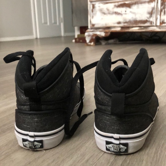 VANS - Picture 2 of 6